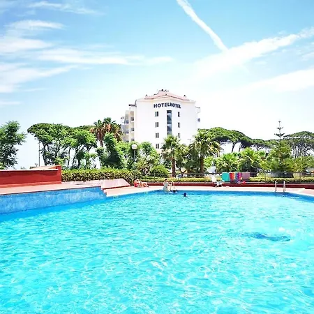 Sunland Apartment *